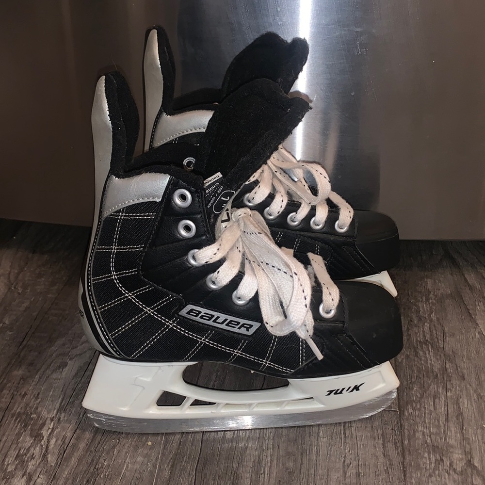 Bauer Challenger hockey skates sz 1